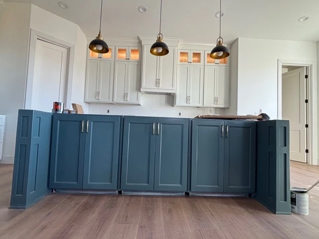 Navy shaker island and white uppers with pendant lighting